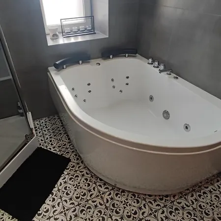Z Jacuzzi Apartmán *